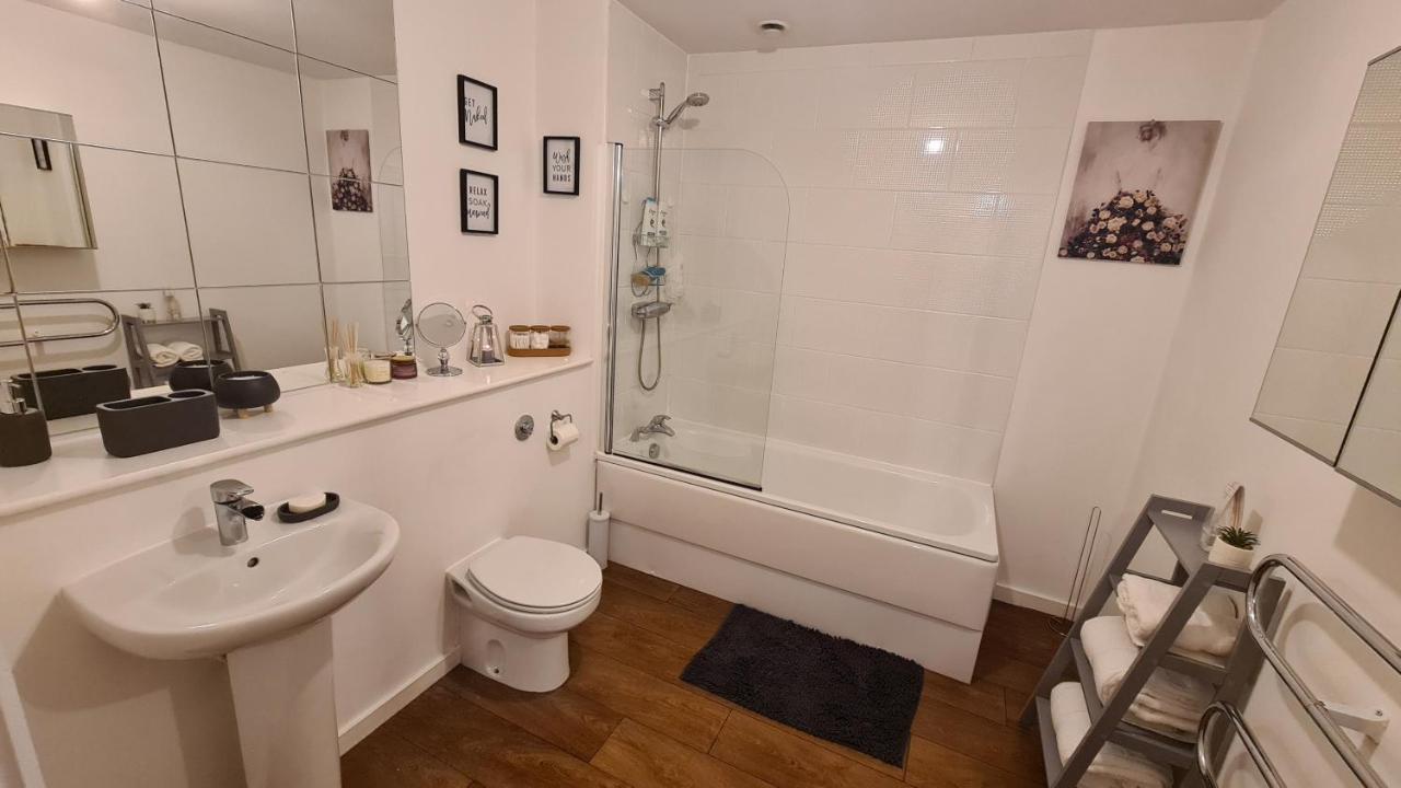 Luxury 2 Bed Apt With Free Wi-Fi & Parking Манчестер Екстер'єр фото