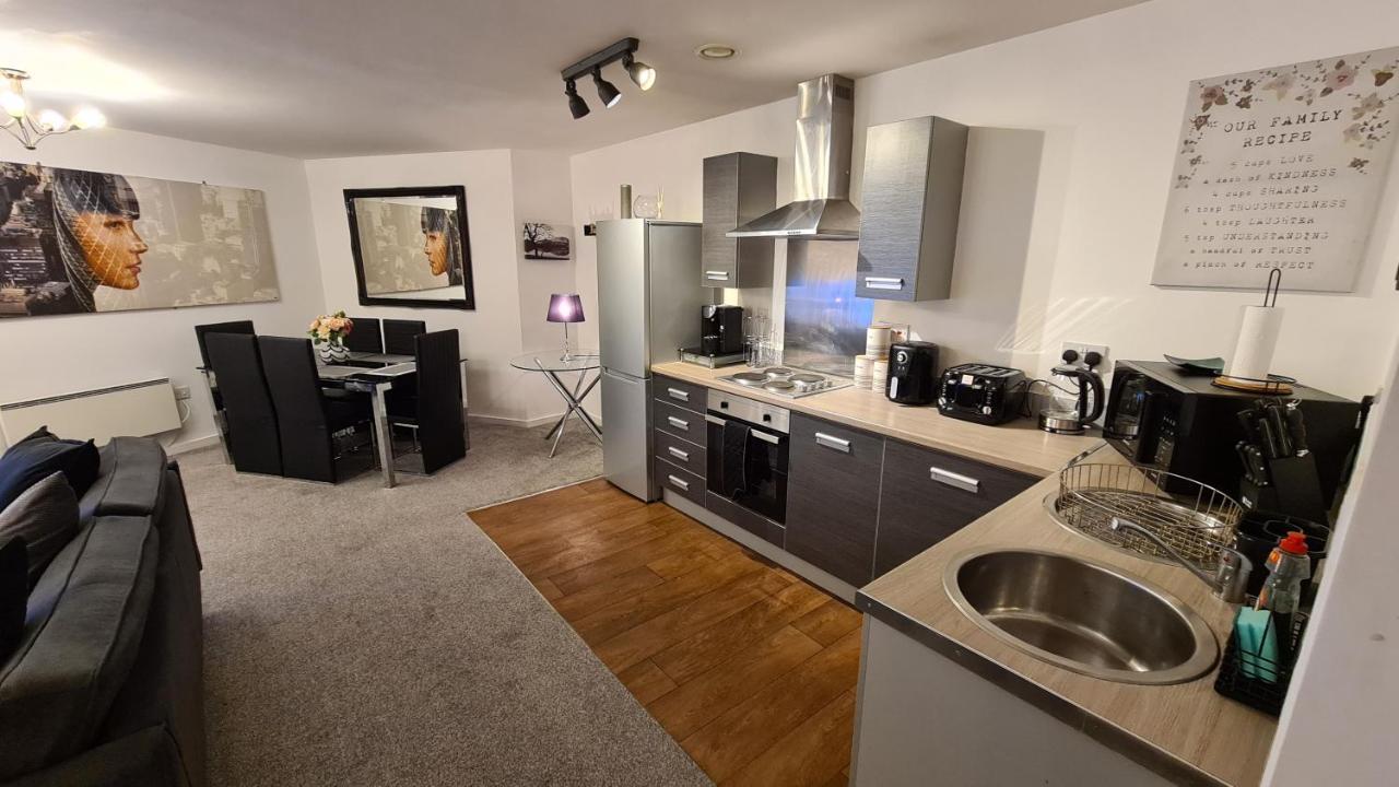 Luxury 2 Bed Apt With Free Wi-Fi & Parking Манчестер Екстер'єр фото