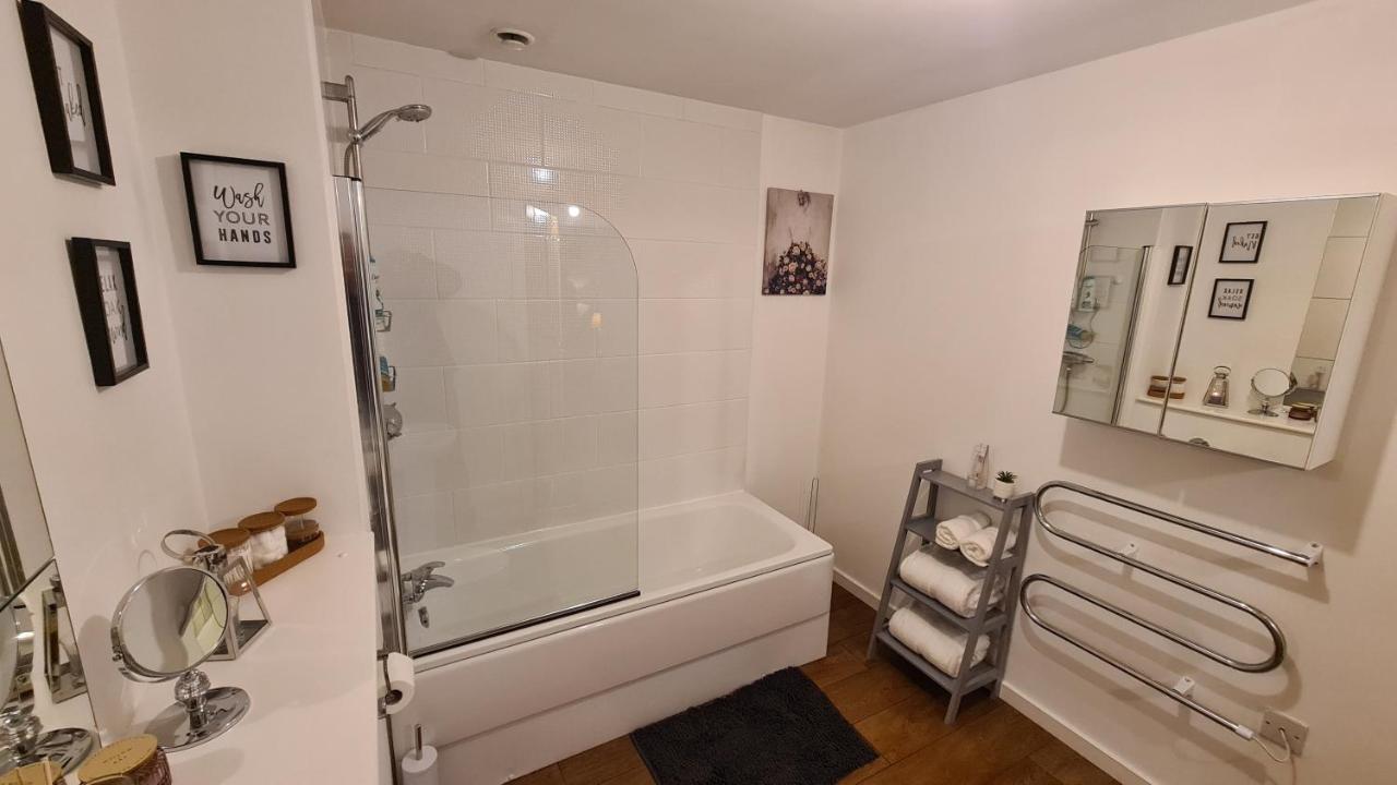 Luxury 2 Bed Apt With Free Wi-Fi & Parking Манчестер Екстер'єр фото